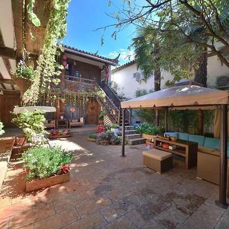 Lewo Guest House Lijiang  Exteriör bild